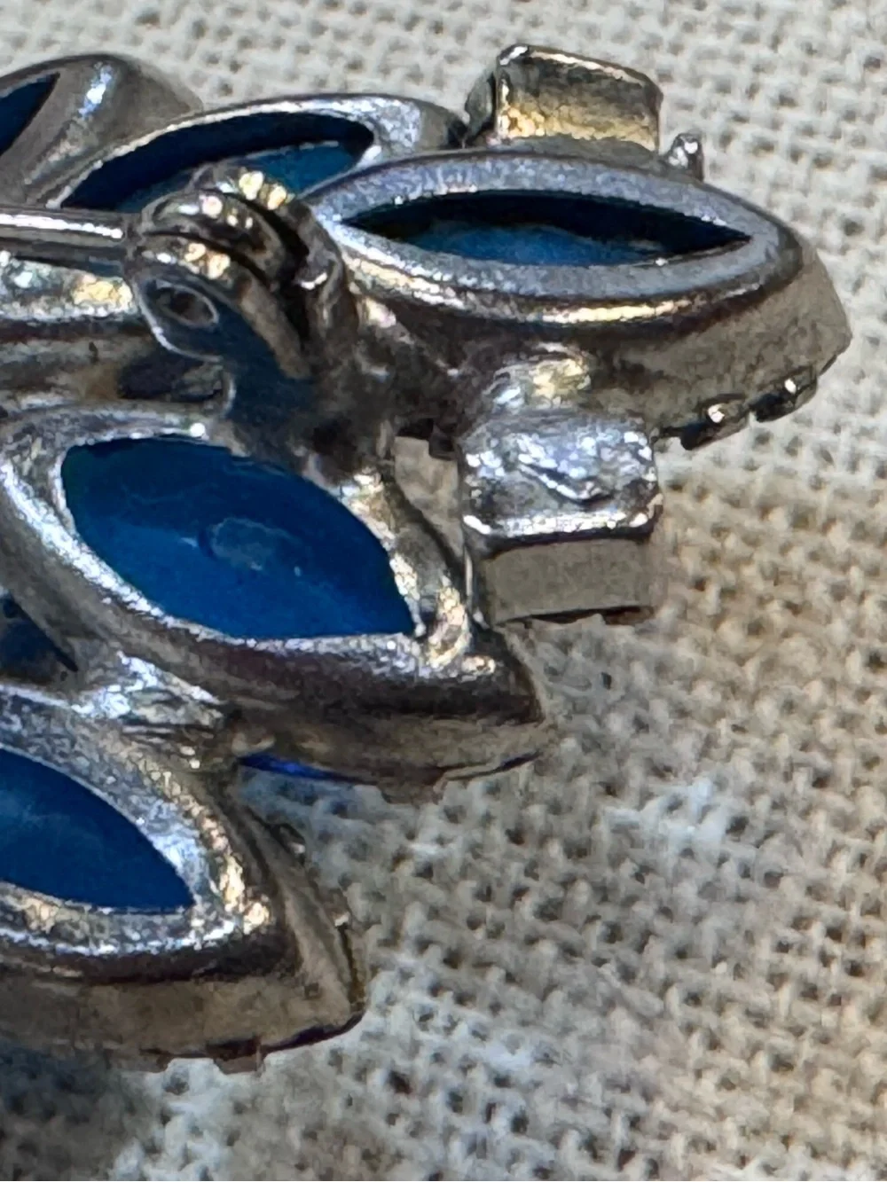 Vintage Juliana D&E Prong Set Cobalt Blue/Blue AB Rhinestone Flower Brooch Pin